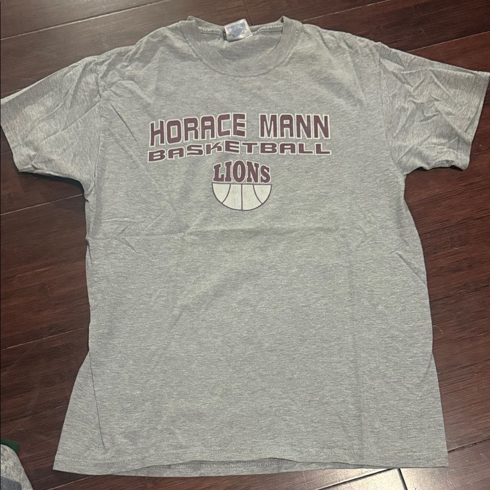 Gray VINTAGE T Shirt Lions Horace Man Basketball - Size Medium Vintage T